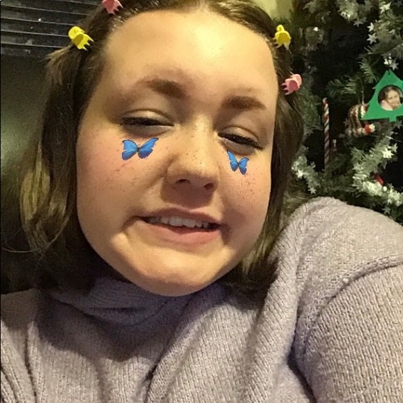 Meet your Posher, Julie - Picture 1 of 5